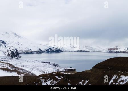 Oskjuvatn See an der Askja, Island. Zentrale Hochland von Island Sehenswürdigkeiten. Vulkanische anzeigen Stockfoto