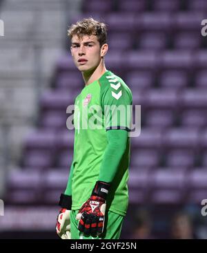 Tynecastle Park, Edinburgh .Schottland, Großbritannien. Oktober 2021. UEFA U-21 Championship Qualifier Schottland gegen Dänemark. Mads Hermansen Denmark U-21 Torwart Credit: eric mccowat/Alamy Live News Stockfoto