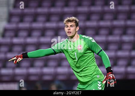 Tynecastle Park, Edinburgh .Schottland, Großbritannien. Oktober 2021. UEFA U-21 Championship Qualifier Schottland gegen Dänemark. Mads Hermansen Denmark U-21 Torwart Credit: eric mccowat/Alamy Live News Stockfoto