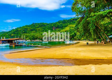 Ilha Grande Brasilien 23. November 2020 fantastischer Mangrovenstrand und Pouso-Strand auf der großen tropischen Insel Ilha Grande Rio de Janeiro Brasilien. Stockfoto