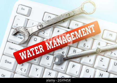 Schild mit Wassermanagement, Wort geschrieben über optimale Nutzung der Wasserressourcen unter definierten Wasserpolitiken Abstract Presenting Ethical Hacker, Typin Stockfoto