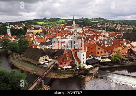 Blick auf Èeský Krumlov (Tschechische Krumlov, eine historische Stadt in Südböhmen an der Moldau, ein berühmtes UNESCO-Denkmal, Tschechische Republik Stockfoto