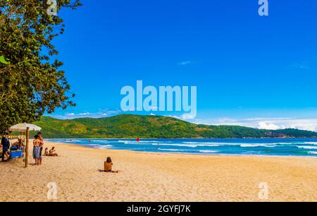 Ilha Grande Brasilien 23. November 2020 toller Strand Praia de Lopes Mendes auf der großen tropischen Insel Ilha Grande in Angra dos Reis Brasilien. Stockfoto