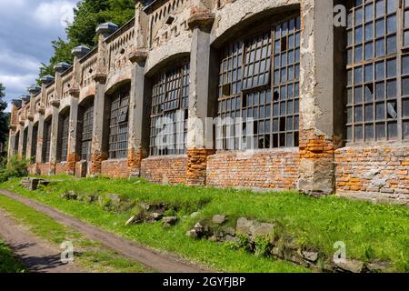 Renaissance-Schloss Sucha Beskidzka aus dem 16. Jahrhundert, auch kleiner Wawel genannt, Blick auf die Ruinen des Treibhauses, Sucha Beskidzka, Polen Stockfoto