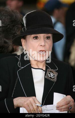 Cindy Adams nimmt am 4. Mai 2006 an der Eröffnungsnacht von „Faith Healer“ im Booth Theatre in New York City Teil. Foto: Henry McGee/MediaPunch Stockfoto