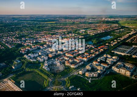 Luftaufnahme von Bussy Saint Georges, einem östlichen Vorort von Paris in der neuen Stadt Marne La Vallée - geplante Gemeinde mit einem Rasterplan Stockfoto