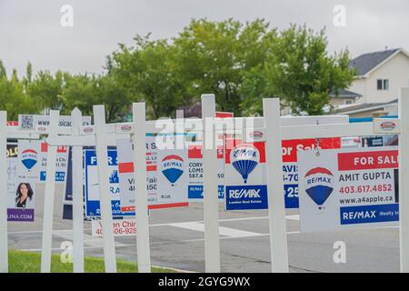 11 September 2020 - Calgary Alberta Kanada - Immobilien zu verkaufen Zeichen auf einer Straße Stockfoto