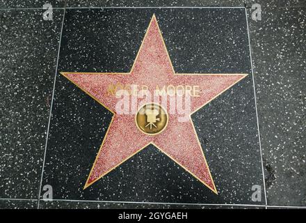 Los Angeles, California, USA 7. Oktober 2021 Ein allgemeiner Blick auf die Atmosphäre von Darsteller Roger Moores Star am 7007. Oktober 2021 auf dem 7 Hollywood Blvd in Los Angeles, Kalifornien, USA. Foto von Barry King/Alamy Stockfoto Stockfoto