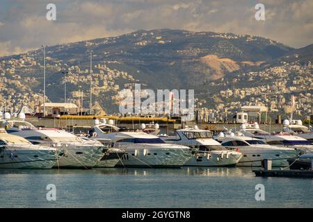 LIBANON, BEIRUT, MARFAA, YACHTEN IN BEIRUT MARINA (ZAITUNAY BAY) Stockfoto