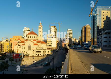 LIBANON, BEIRUT, SAIFI, SAINT ELIAS CATHEDRAL UND SAINT GREGORY THE ILLUMINATOR (ARMENISCHE KATHEDRALE) UND HIGHWAY 51M (GENERAL FOUAD CHEHAB AVENUE) Stockfoto