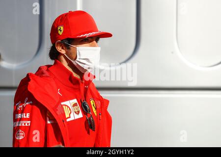 Tuzla, Türkei. Okt. 2021. Tuzla, Türkei. 8. Oktober 2021: Istanbul Park, in Tuzla, Türkei. 8. Oktober 2021: Tuzla, Türkei. 8. Oktober 2021: SAINZ Carlos (Spa), Scuderia Ferrari SF21, Portrait während des Formel 1 Rolex Turkish Grand Prix 2021, 16. Runde der FIA Formel 1 Weltmeisterschaft 2021 vom 8. Bis 10. Oktober 2021 im Istanbul Park, in Tuzla, Türkei - Photo Xavi Bonilla / DPPI Credit: DPPI Media/Alamy Live News Credit: DPPI Media/Alamy Live News Credit: DPPI Media/Alamy Live News Stockfoto