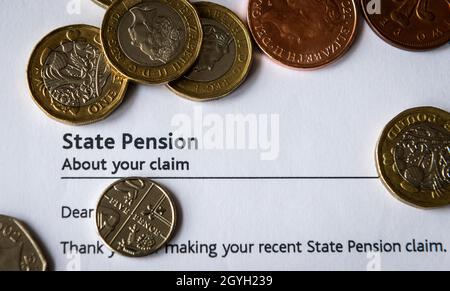 Eine staatliche Rentenforderung schreiben. Stockfoto