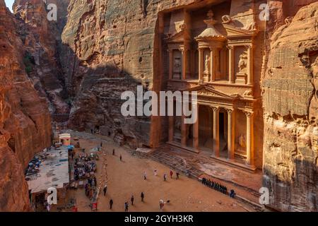 JORDANIEN, PETRA, DER KHAZNEH (SCHATZ DES PHARAO) Stockfoto