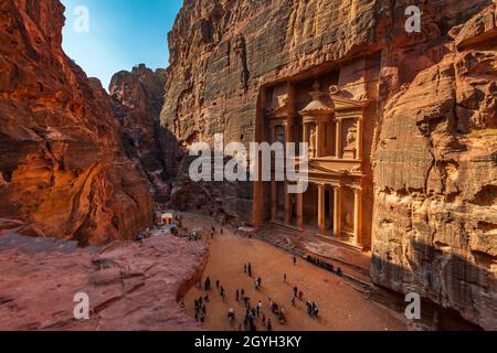 JORDANIEN, PETRA, DER KHAZNEH (SCHATZ DES PHARAO) Stockfoto