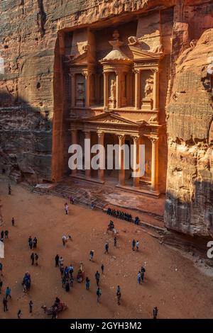 JORDANIEN, PETRA, DER KHAZNEH (SCHATZ DES PHARAO) Stockfoto