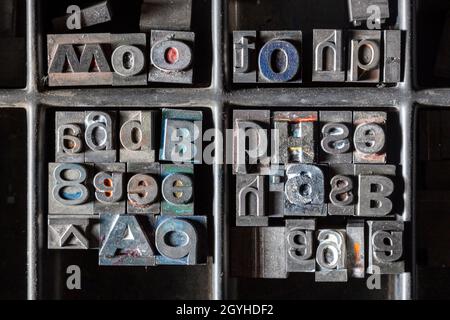 Buchdruck, Briefdruck, einzelne Buchstaben angeordnet, um Wörter zu bilden. Metall-Typ war ideal für den kommerziellen Druck, ein traditioneller Druck Stockfoto