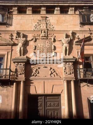 EXT-DET DE LA FACHADA-ESCUDO DE D FRANCISCO LOPEZ DEL RIO Y SALCEDO-S XVI ARQUITECTURA RENACENTISTA. LAGE: PALACIO CONDES GOMARA. Soria. SPANIEN. Stockfoto