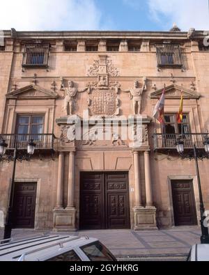 EXT-DET DE LA FACHADA-ESCUDO DE D FRANCISCO LOPEZ DEL RIO Y SALCEDO-S XVI ARQUITECTURA RENACENTISTA. LAGE: PALACIO CONDES GOMARA. Soria. SPANIEN. Stockfoto