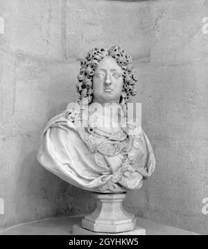 BUSTO DE MARIA TERESA DE AUSTRIA (1638-1683) - REINA DE FRANCIA - ESPOSA DE LUIS XIV - 1683 - BARROCO FRANCES. Autor: ANTOINE COYSEVOX. ORT: PALACIO REAL-ESCULTURAS. ARANJUEZ. MADRID. SPANIEN. Stockfoto