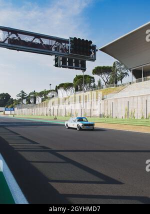 Italien, september 11 2021. Vallelungaklassiker. 70s vintage Touren BMW Autorennen in Asphalt Rennstrecke gerade Rennstrecke Stockfoto