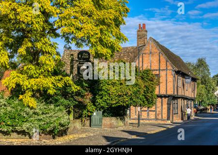 Das alte Gitterhaus an einem hellen Herbsttag mit blauem Himmel in King's Lynn, Norfolk. Mehr Details in Beschreibung. Stockfoto
