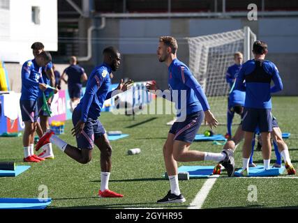 Die englischen Fikayo Tomori und Jordan Henderson während einer Trainingseinheit im Estadi Nacional, Andorra. Bilddatum: Freitag, 8. Oktober 2021. Stockfoto