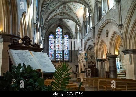 Innenraum der St. Mary & St. Blaise Kirche im Boxgrove Priorat in der Nähe von Chichester, West Sussex, Großbritannien Stockfoto