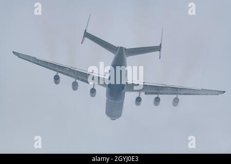 hoersching, österreich, 07. oktober 2021, Abflug der antonov an-22 mrija, dem größten Flugzeug der Welt, am Flughafen linz Stockfoto