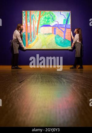 Christie's, London, Großbritannien. Okt. 2021. Werke von Jean-Michel Basquiat, Peter Doig, David Hockney und Bridget Riley sind im Evening Sale des 20./21. Jahrhunderts zu sehen, darunter auch italienische Werke. BILD: DAVID HOCKNEY (B. 1937), Guest House Garden, 2000. Schätzung: £5,000,000 - 7,000,000. Quelle: Malcolm Park/Alamy Live News Stockfoto