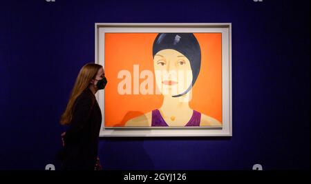 Christie's, London, Großbritannien. Okt. 2021. Werke von Jean-Michel Basquiat, Peter Doig, David Hockney und Bridget Riley sind im Evening Sale des 20./21. Jahrhunderts zu sehen, darunter auch italienische Werke. BILD: ALEX KATZ (B. 1927), Badekappe (Suzette), 2010. Schätzung: £400,000 - 600,000. Quelle: Malcolm Park/Alamy Live News Stockfoto