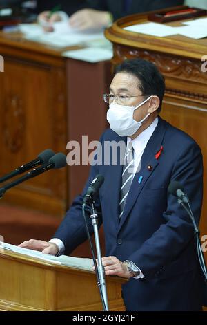 Der japanische Premierminister Fumio Kishida hält seine erste politische Rede vor der außerordentlichen Diet Session im Repräsentantenhaus, Tokio, Japan. Am 8. Oktober 2021 in Tokio, Japan. (Foto von Kazuki Oishi/Sipa USA) Stockfoto