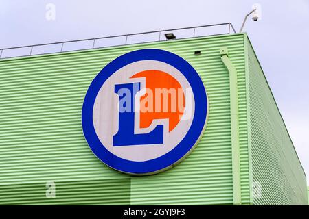 Logo an der Fassade eines E. Leclerc Einkaufszentrums und Hypermarktes Stockfoto