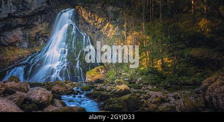 Der Gollinger wasserfall (manchmal auch Gollingfall oder Schwarzbachfall genannt) ist einer der schönsten Wasserfälle Österreichs, der sich an der Golling an der befindet Stockfoto