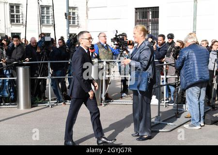 Wien, Österreich. 08. Okt. 2021. Der föderale Parteiführer Herbert Kickl von der FPÖ auf dem Weg zum Bundespräsidenten zu einer nicht-öffentlichen Medienernennung. Thema: Regierungskrise in Osterreich. Kredit: Franz Perc / Alamy Live News Stockfoto