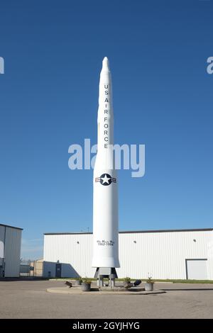 FARGO, NORTH DAKOTA - 4 Okt 2021: Minuteman Missile im Fargo Air Museum, am Hector International Airport. Stockfoto