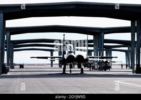 Eine F-15E Strike Eagle sitzt auf der Flightline Jan. 10, 2020 Mountain Home Air Force Base, Idaho. Die F-15E Strike Eagle ist ein Dual-Rolle fighter Jet entwickelt, Luft-Luft- und Luft-Boden-Einsätze durchzuführen. (U.S. Air Force Foto von Airman Natalie Rubenak) Stockfoto