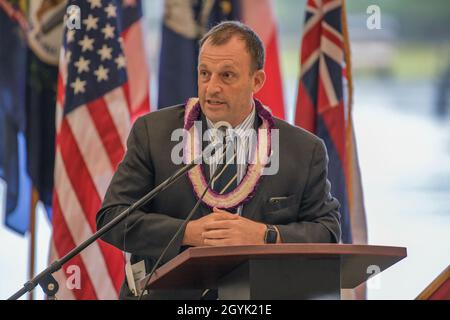 Der Gouverneur des Staates Hawaii, Josh Green, hält während der Ruhestandszeremonie von General Arthur J. Logan, dem ehemaligen Adjutanten-General von Hawaii, im 29th Infantry Brigade Combat Team Readiness Center, Kapolei, Hawaii, 12. Januar 2020, eine Rede. Stockfoto