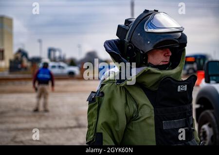 Die Indiana National Guard veranstaltete am 14. Januar 2020 die Operation Down und Dirty Trainingsübung im Stout Field. Hand in Hand mit mehreren Agenturen aus dem Zentrum von Indiana an der Übung zu arbeiten, war der Schlüssel zum Erfolg. Die Indianapolis Metropolitan Police Department, Indiana State Police, Wayne Township Fire/EMS, Indiana Department of Homeland Security, alle spielten eine entscheidende Rolle bei der Übung. (USA Foto der Air National Guard von Technical Sgt. L. Roland Sturm) Stockfoto