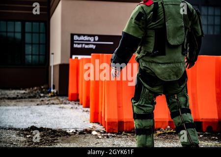 Die Indiana National Guard veranstaltete am 14. Januar 2020 die Operation Down und Dirty Trainingsübung im Stout Field. Hand in Hand mit mehreren Agenturen aus dem Zentrum von Indiana an der Übung zu arbeiten, war der Schlüssel zum Erfolg. Die Indianapolis Metropolitan Police Department, Indiana State Police, Wayne Township Fire/EMS, Indiana Department of Homeland Security, alle spielten eine entscheidende Rolle bei der Übung. (USA Foto der Air National Guard von Technical Sgt. L. Roland Sturm) Stockfoto