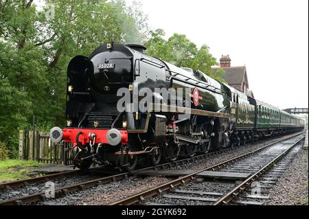 Clan Line eine Lokomotive der SR Merchant-Klasse auf der Bluebell-Bahn. Stockfoto