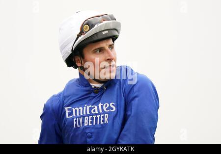 Jockey William Buick nach dem Gewinn des bet365 Old Rowley Cup Handicap auf Siskany auf der Newmarket Racecourse. Bilddatum: Freitag, 8. Oktober 2021. Stockfoto