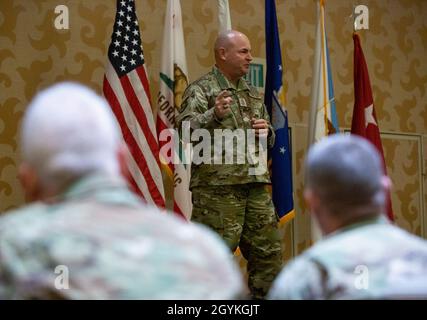 US Air Force Command Chief Master Sgt. Thomas L. James, Senior-Berater des Adjutanten-Generals des kalifornischen Militärministeriums, spricht während der jährlichen Konferenz der Führungskräfte des kalifornischen Militärministeriums am 18. Januar 2020 in San Diego. An der Konferenz nahmen Dienstmitglieder und Führer der California Army National Guard, der California Air National Guard und der California State Guard Teil. (USA Foto der Air National Guard von Staff Sgt. Crystal Housman) Stockfoto