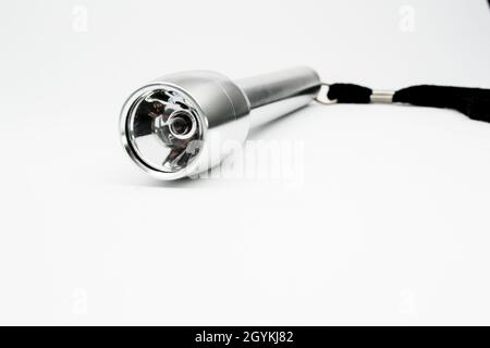 Silberne Taschenlampe mit isoliertem leeren Hintergrund Stockfoto