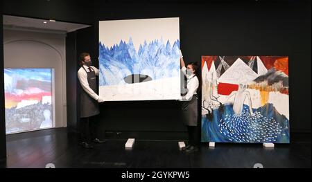 Werke von Jean-Michel Basquiat , Peter Doig , david Hockney , Bridget Riley , Radiohead x Stanley Donwood , wie man vollständig verschwinden 9-15 Oktober Christie Partner mit radiohead Thom Yorke zu präsentieren Kunstwerke von Stanley Donwood , erstellt für das Album Kid A , Angeboten in erster geöffnet 5-19 Oktober 2021 . 1-54 Neudefinition des Trends - Geschichten in der Entstehung kuratiert 9-15. Oktober 2021 . Bold Black British) Kuratiert von Aindrea Emelife, bis zum 21. Oktober wird Christie's in Zusammenarbeit mit der visionären Kuratorin Aindrea Emelife das Erbe schwarzer britischer Künstler präsentieren. Stockfoto