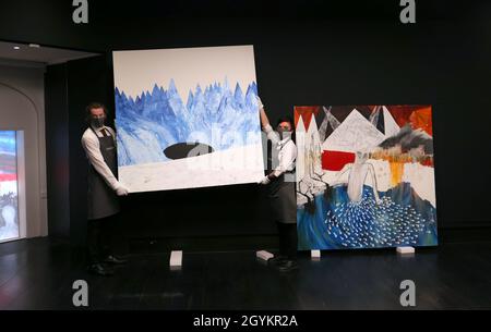Werke von Jean-Michel Basquiat , Peter Doig , david Hockney , Bridget Riley , Radiohead x Stanley Donwood , wie man vollständig verschwinden 9-15 Oktober Christie Partner mit radiohead Thom Yorke zu präsentieren Kunstwerke von Stanley Donwood , erstellt für das Album Kid A , Angeboten in erster geöffnet 5-19 Oktober 2021 . 1-54 Neudefinition des Trends - Geschichten in der Entstehung kuratiert 9-15. Oktober 2021 . Bold Black British) Kuratiert von Aindrea Emelife, bis zum 21. Oktober wird Christie's in Zusammenarbeit mit der visionären Kuratorin Aindrea Emelife das Erbe schwarzer britischer Künstler präsentieren. Stockfoto