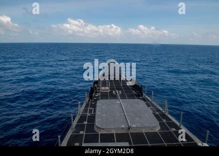 200125-N-AT530-1156 SÜDCHINESISCHES MEER (JAN 25, 2020) das Litoral Combat Ship USS Montgomery (LCS 8) führt Routineoperationen in der Nähe des Johnson Reef im Südchinesischen Meer durch. Montgomery befindet sich im Rotationseinsatz bei USINDOPACOM, führt Operationen, Übungen und Hafenbesuche in der gesamten Region durch und arbeitet von Rumpf zu Rumpf mit alliierten und Partnermarines, um maritime Sicherheit und Stabilität zu gewährleisten, die wichtigsten Säulen eines freien und offenen Indo-Pazifik-Raums. (USA Navy Foto von Mass Communication Specialist 2nd Class Chris Roys/veröffentlicht) Stockfoto