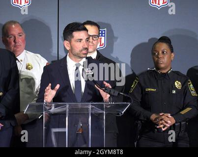 Der amtierende Minister für Heimatschutz, Chad Wolf, gibt bei einer Pressekonferenz der NFL für öffentliche Sicherheit mit dem Polizeiministerium von Miami-Dade und den Partnern der DHS Super Bowl LIV Eröffnungsansprache ab. CBP-Foto von Dusan Ilic Stockfoto