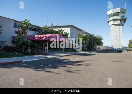 Airfield Operations Building of Marine Corps Air Station Miramar, Kalifornien, Feb. 2. MCAS Miramar ist die Heimat des 3rd Marine Aircraft Wing und über 15,000 Service-Mitglieder und deren Familien Miramar ist bestrebt, gute Nachbarn unserer San Diegans zu sein und freut sich auf eine weitere Partnerschaft für viele Jahre. (Marine Corps Foto von Lance CPL. Jacob Pruitt) Stockfoto