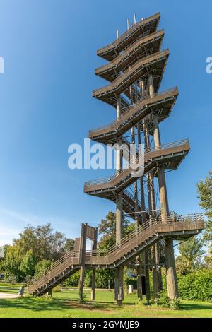 Aussichtsturm 'Weißer Tannenturm' im Garten der beiden Ufer in Kehl. Deutschland. Stockfoto