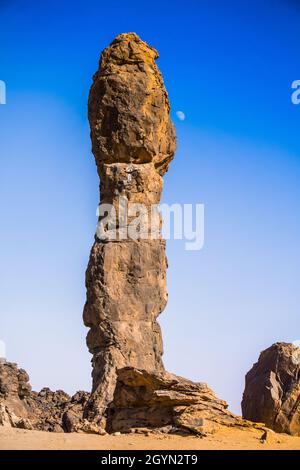 Erstaunliche Felsformation durch Wind in der Wüste von Saudi-Arabien. Stockfoto